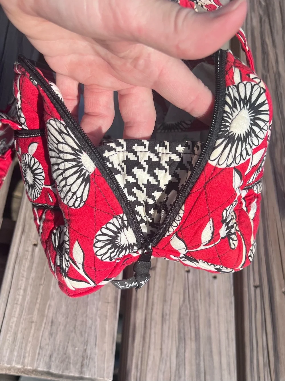 •Vera Bradley Red Floral Quilted Cosmetic Organizer EUC!